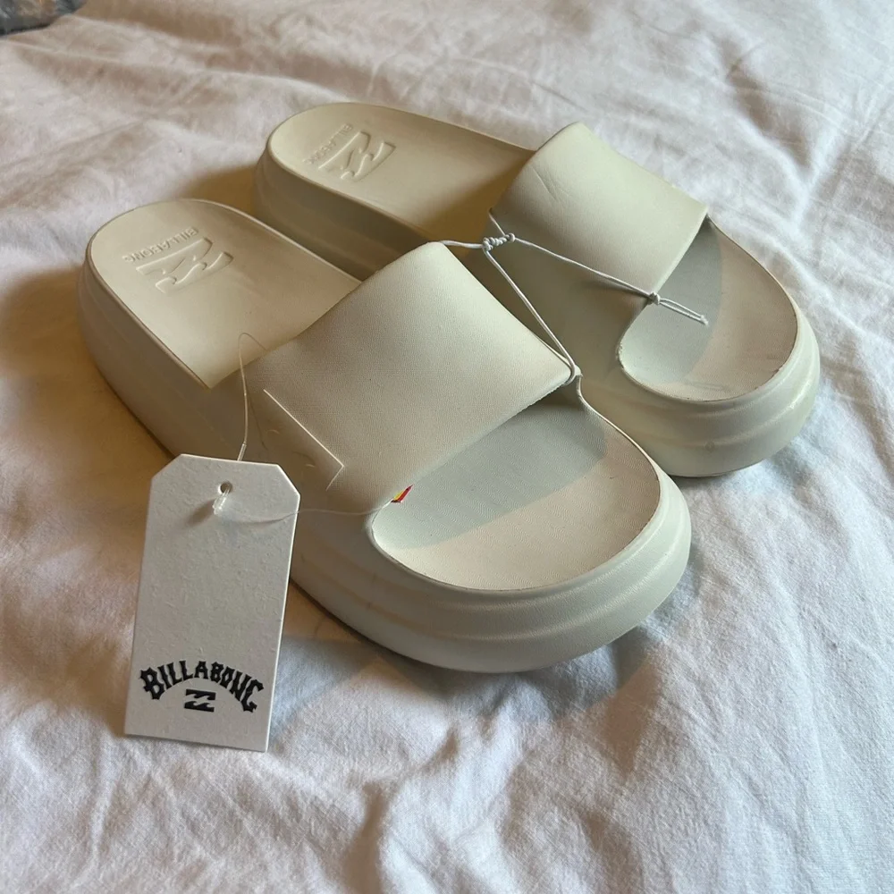 Billabong - Cream Beige White Cushion Slides Sandals Women's Size 9 - Picture 1 of 6